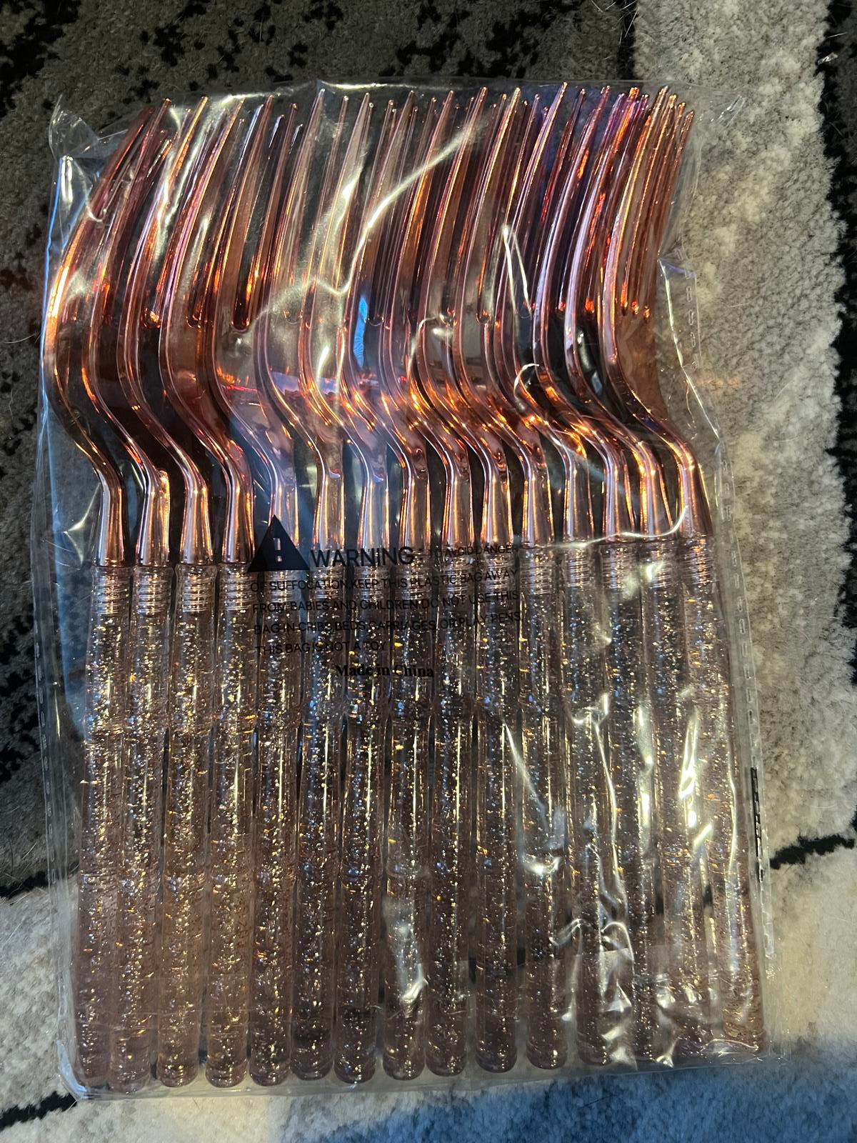 Liacene 30 Dinner & Dessert Plates with Cutlery Set - Rose Gold