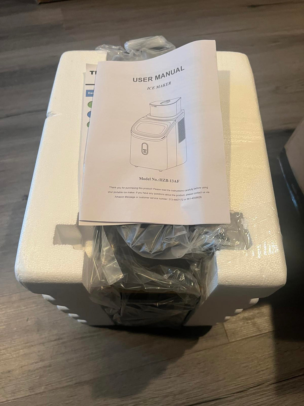 8.66 in 30 lbs. Cubed Ice Countertop Ice Maker w/ Ice Scoop, Black