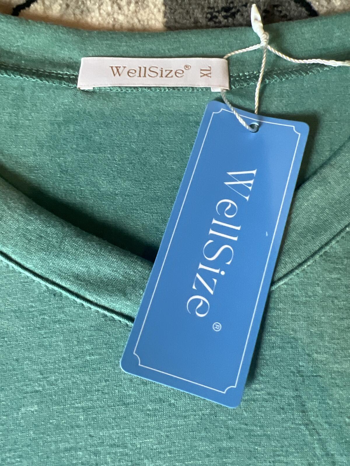 WellSize Women's 1X Mint Green V-Neck Top with Eyelet Sleeve Detail