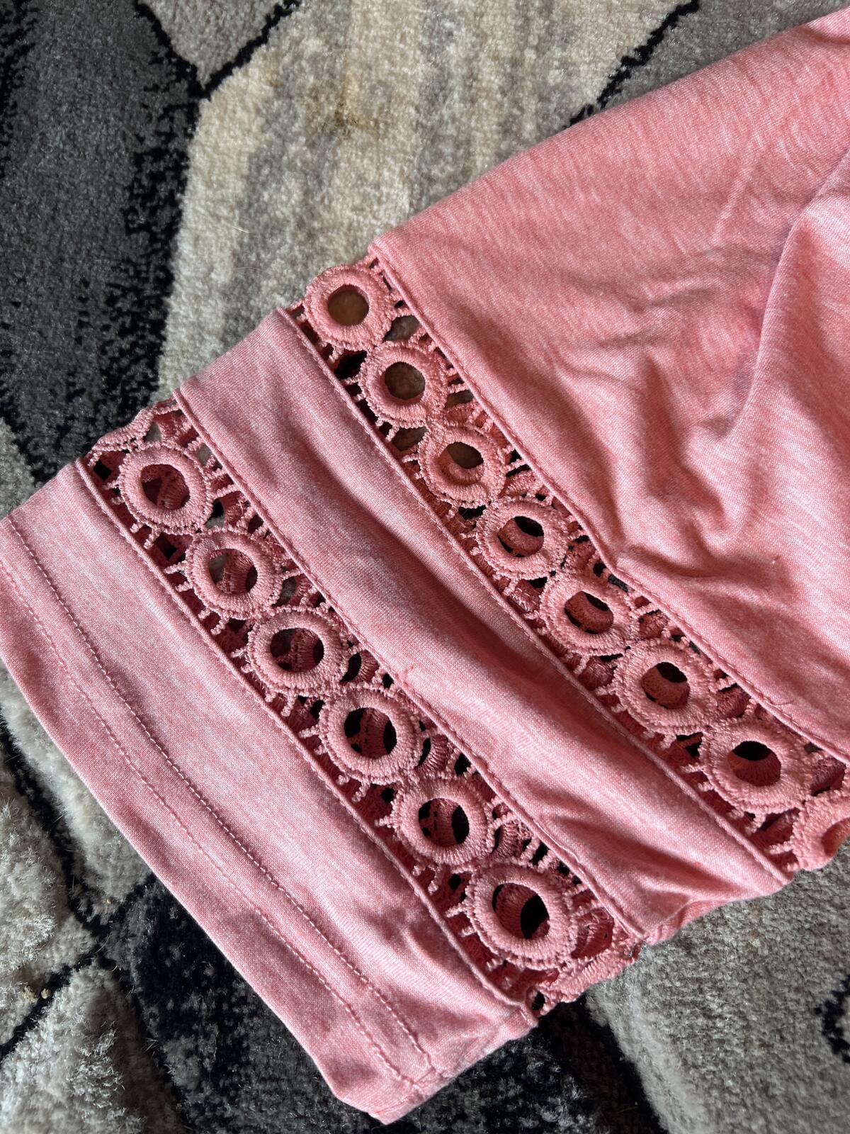 WellSize Pink V-Neck Top with Eyelet Sleeve Detail Size 2X
