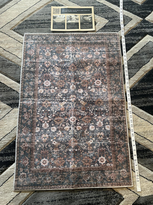 Vintage Style Area Rug with Floral Pattern