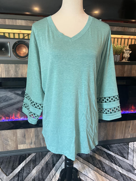 WellSize Women's 1X Mint Green V-Neck Top with Eyelet Sleeve Detail