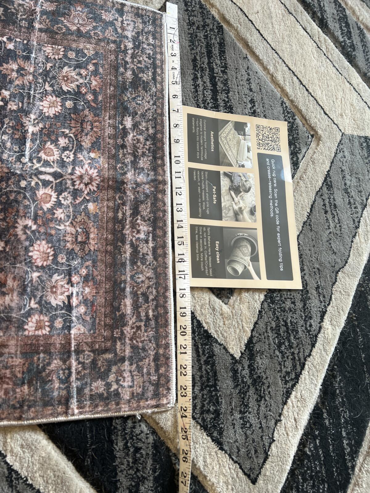 Vintage Style Area Rug with Floral Pattern