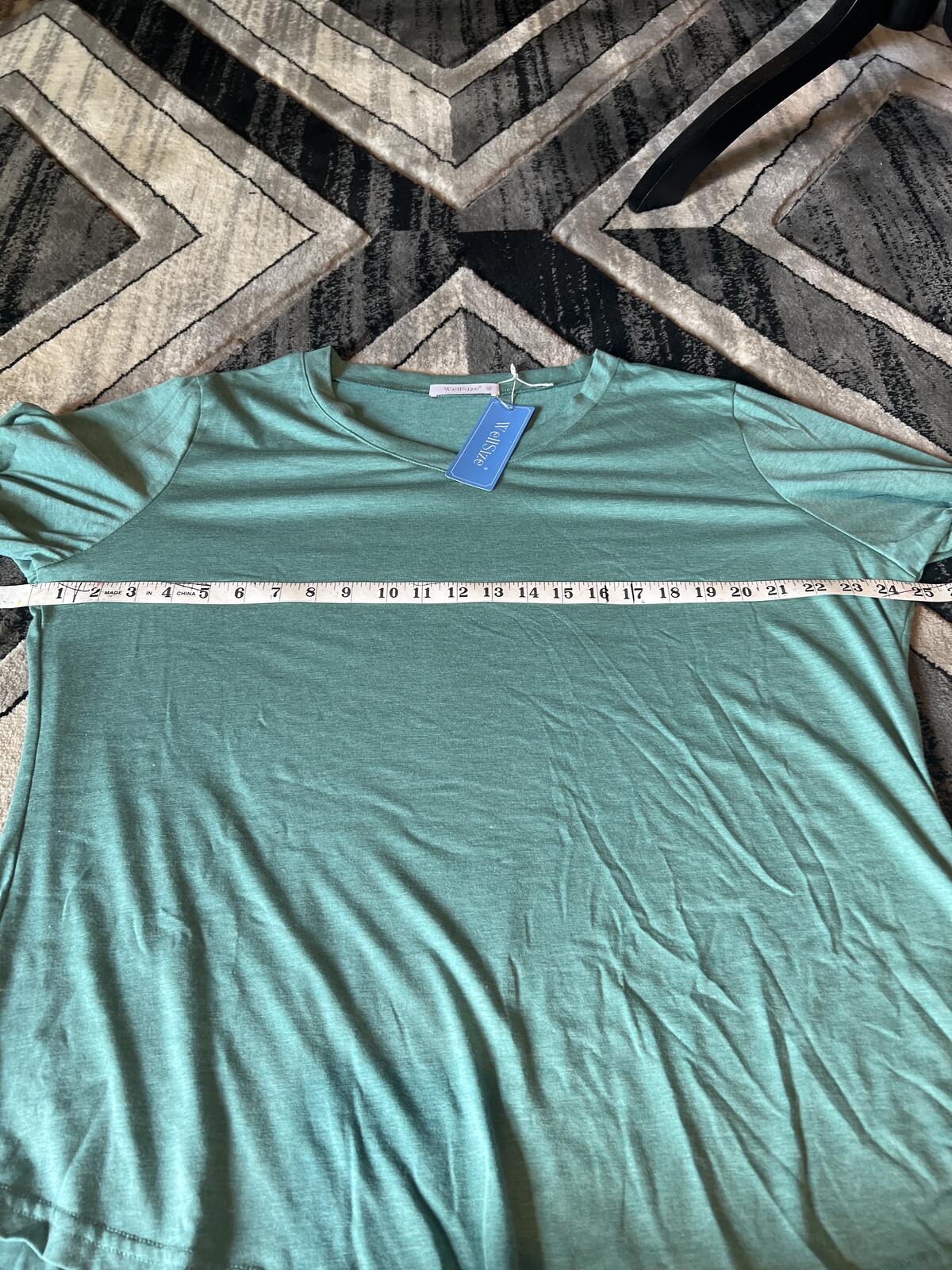 WellSize Women's 1X Mint Green V-Neck Top with Eyelet Sleeve Detail